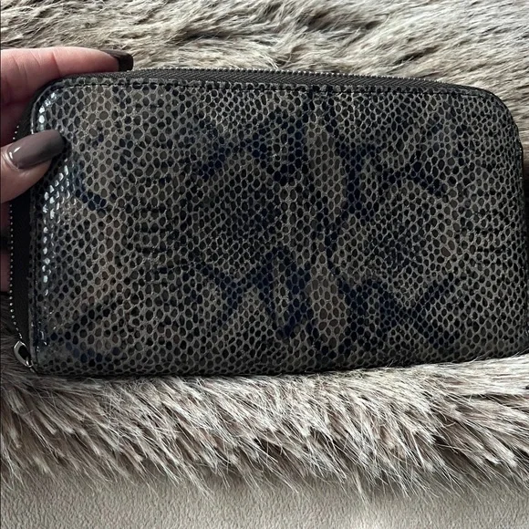 Tory Burch Black and Brown Snakeskin Wallet. very good condition - Picture 5 of 7